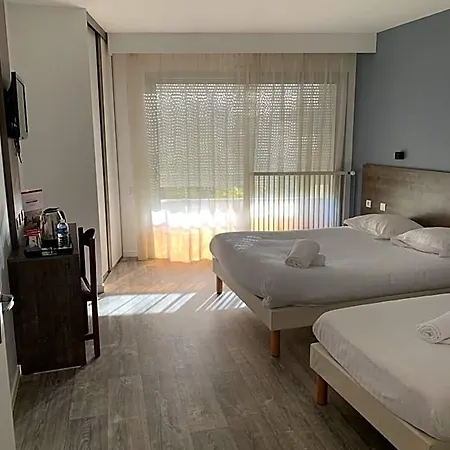 Hotel Au Relais Des Lilas 3*