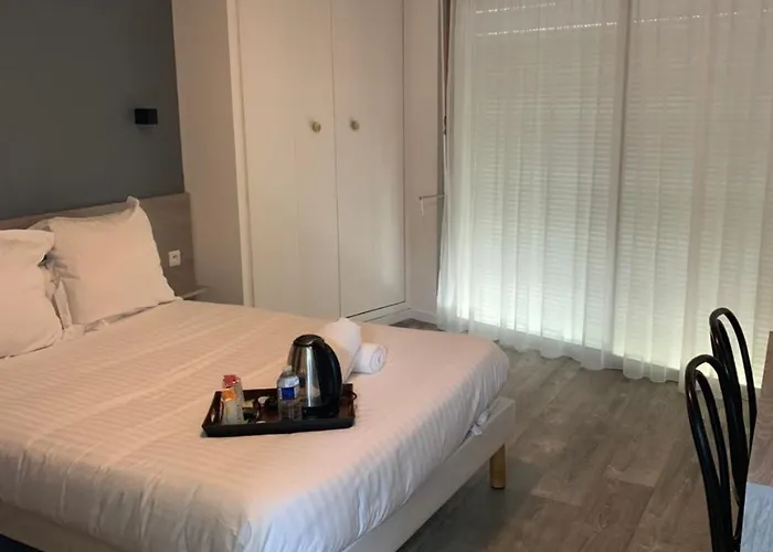 Hotel Au Relais Des Lilas 3*